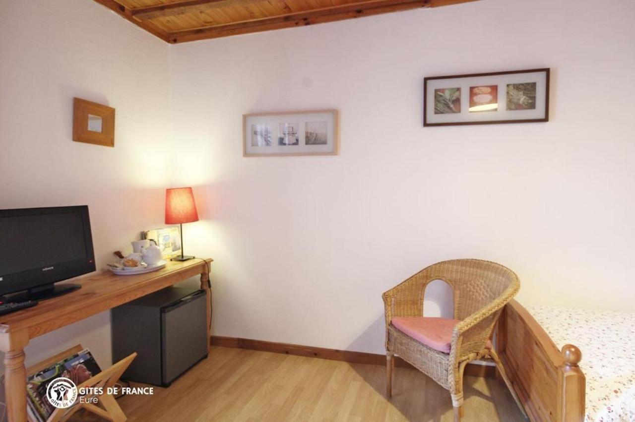 Les Chambres Du Chataignier Lery  Exteriör bild